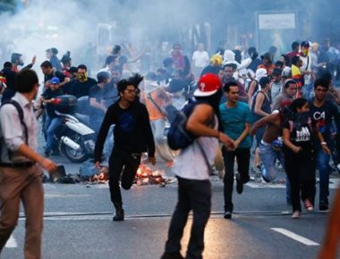 Στους 39 οι νεκροί στη Βενεζουέλα - Πολλοί τραυματίες (φωτό, βίντεο)